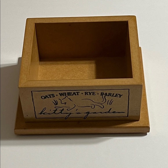 Kitty’s Garden Other - Kitty Garden Wooden Box Planter Pioneer Pets Products